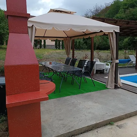 Milica 2 Mezdrejska 87 A * Crni Vrh